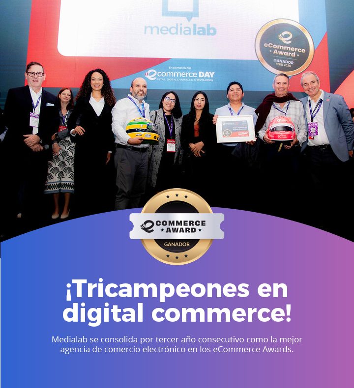 El equipo de Media Lab recibiendo el premio eCommerce Award a la mejor agencia de comercio electrónico.